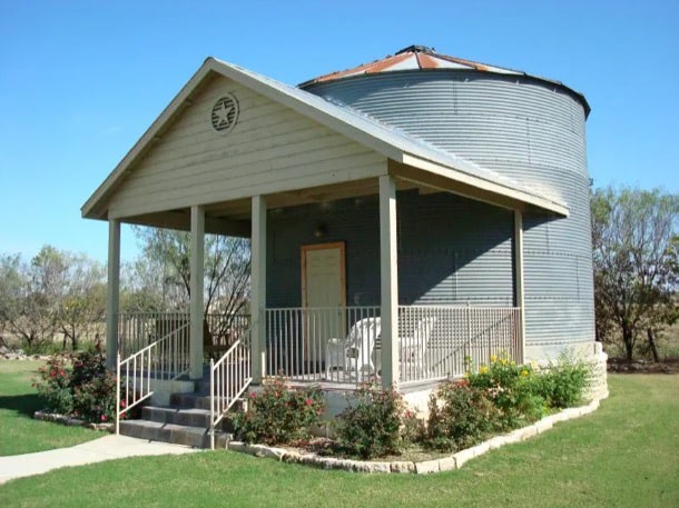 Silo reutilizado como vivienda