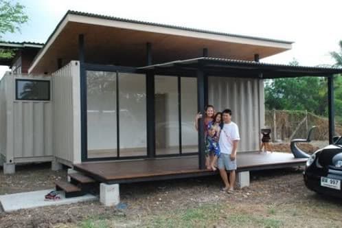 casa con dos contenedores en clima cálido