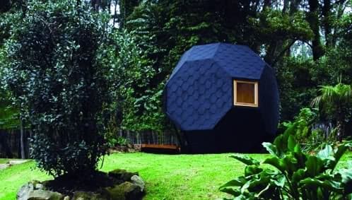 refugio de madera con forma de cuboctaedro