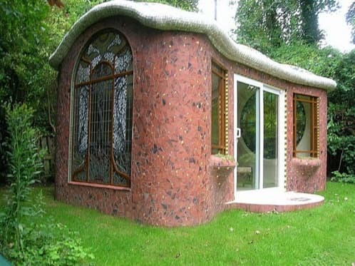 cobertizo-vidrieras-estilo-gaudi cobertizo-con vidrieras-estilo-gaudi