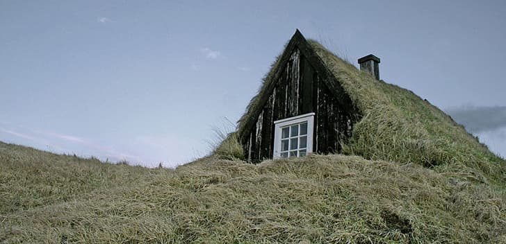 casas-revestimiento-vegetal-y-piedra-Islandia-3