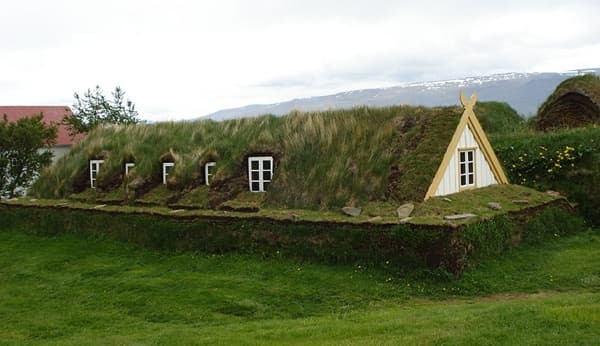 casas-revestimiento-vegetal-y-piedra-Islandia-4