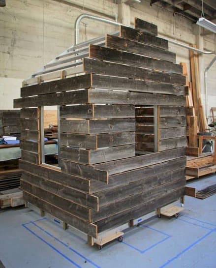 montaje-cabaña-madera-colgada-fachada-5