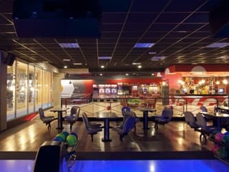 Restaurante Bowling Ozone Moraira con madera recuperada