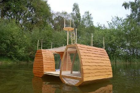casa-flotante-de-madera-4