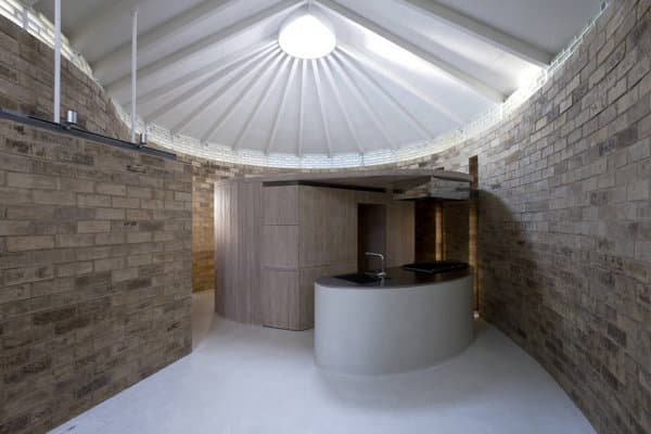 interior casa-Earth-Bricks-Atelier-Tekuto