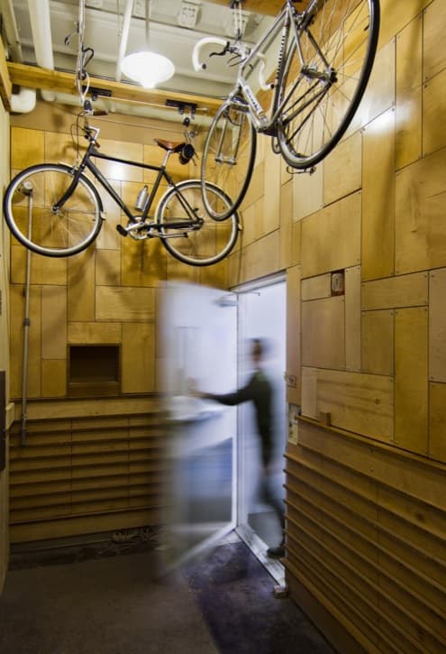 reforma-oficinas-Nueva_York-bicicletas colgadas