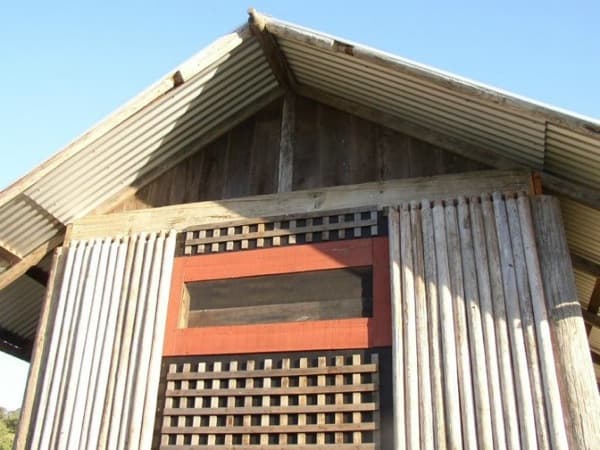 detalle-refugio-hecho-con-madera-recuperada