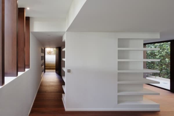 interior-casa-prefabricada-BF con suelos de madera