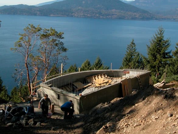 2006-construccion-piscina-desbordante