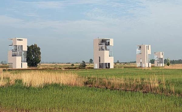 Tower-House-casas-prefabricadas-en una pradera holandesa