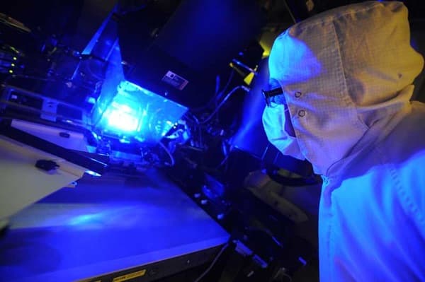 herramienta de fotolitografía para la fabricación de celdas solares de alta eficiencia