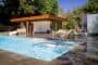 piscina con pabellon-Residencia-Wheeler