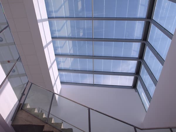 lucernario-vidrio-fotovoltaico-Edificio_LUCIA
