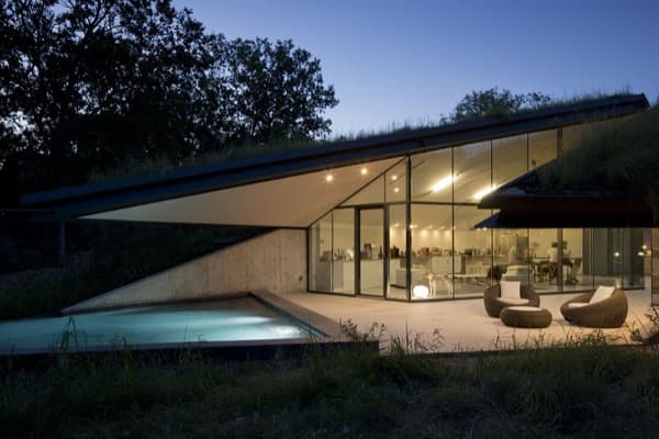 Edgeland-House-exterior-nocturno