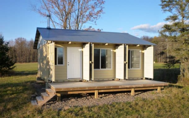 Tin_CAN casa con tres contenedores exterior