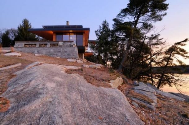 Casa-Acantilado-Lagos-Muskoka-rocas