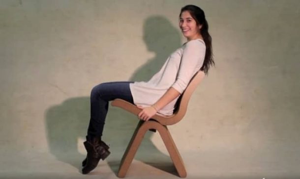 UNA-silla-ergonomica-carton