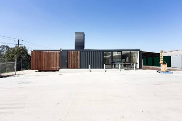 exterior-Royal-Wolf-oficinas-contenedores-materiales-fachada