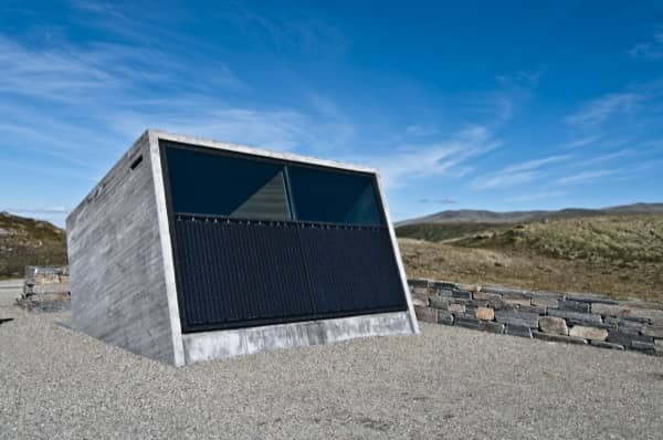 fachada-solar-Flotane-refugio-lavabos-Noruega