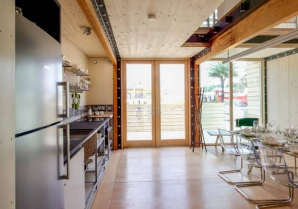 interior-cocina-comedorcasa-prefabricada-Reciprocity-SD2014