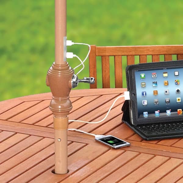 recarga-ipad-con-sombrilla-solar