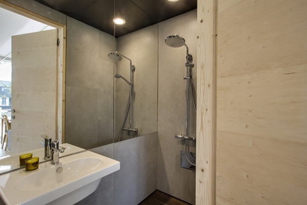Embrace-casa-solar-azotea-baño
