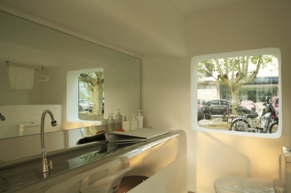 interior-baño-Micro-Casa-fibra-vidrio