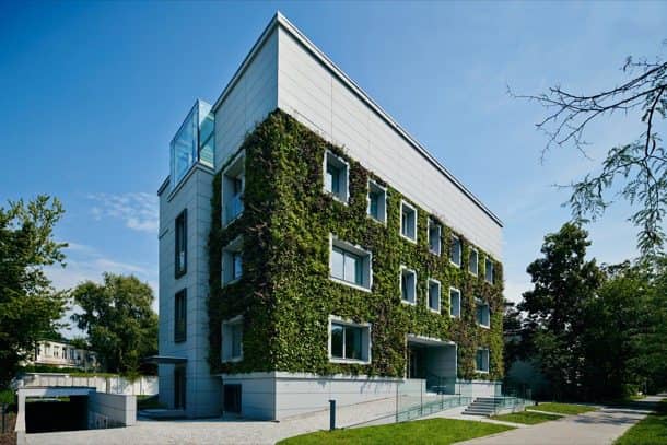 Fundacion-Ciencias-Polonia con jardín vertical