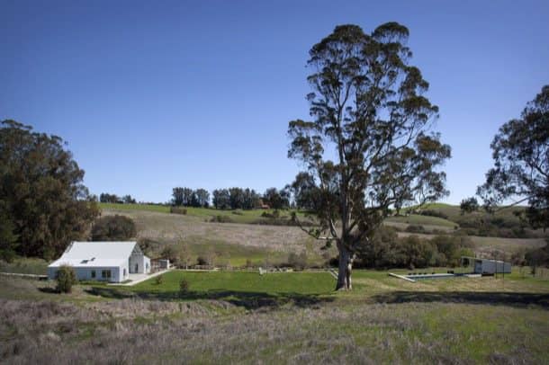 Hupomone-Ranch-pradera-caseta-piscina