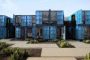 Containers-On-Grand-exterior-contenedores