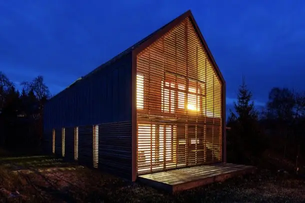 Simple House casa madera prefabricada noche