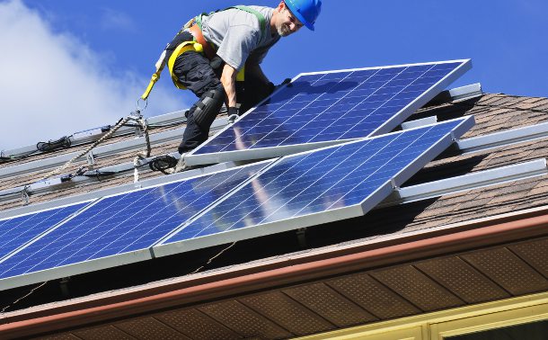 instalando-paneles-fotovoltaicos