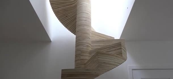 escalera-de-caracol-madera-contrachapada