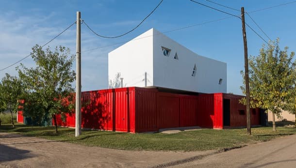 casa híbrida con dos contenedores San Francisco (Cordoba, Argentina)