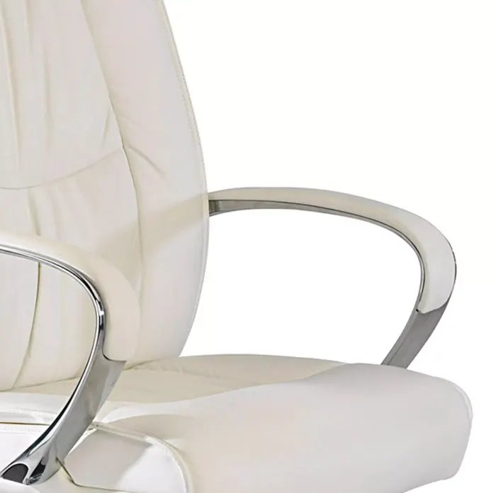 Detalle de los brazos tapizados del sillón de oficina Atlanta blanco